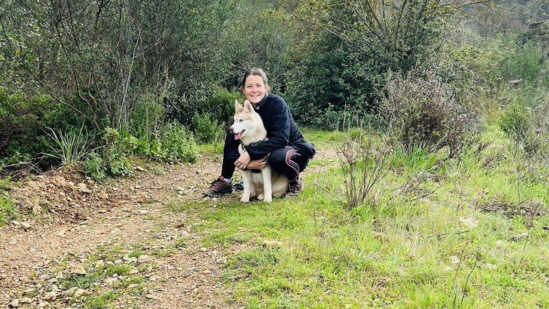 Petsitter professionnelle à votre domicile - Éducation canine & loisirs - Professeur de DOGA 🐾