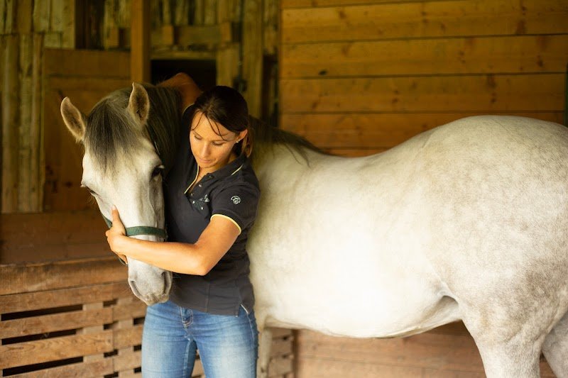 Madeleine Miesch - Ostéopathe animalier, équin, canin, félin, bovin - photo 2
