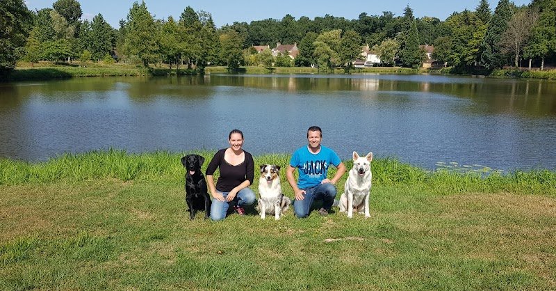 Jean-Fabien COURTAT et Clémence GAVEY éducateurs canins diplômés d'Etat