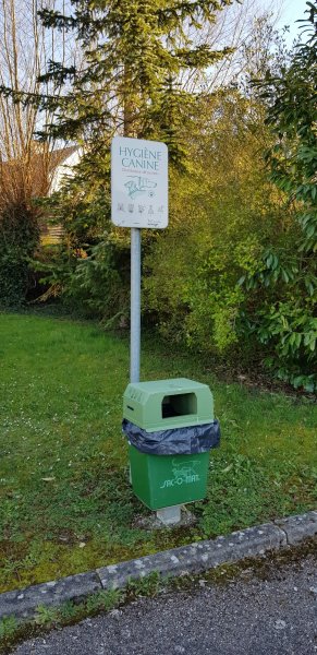 Distributeur sacs déjections canines - photo 1