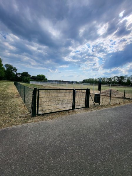 Aire de libres-ébats pour chiens - photo 1