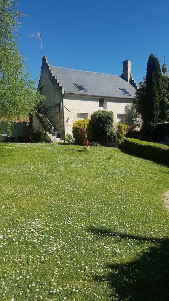 La Maison Des Chiens Rouges