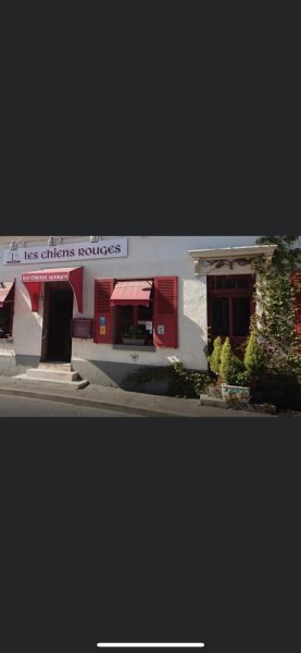 Auberge Des Chiens Rouges