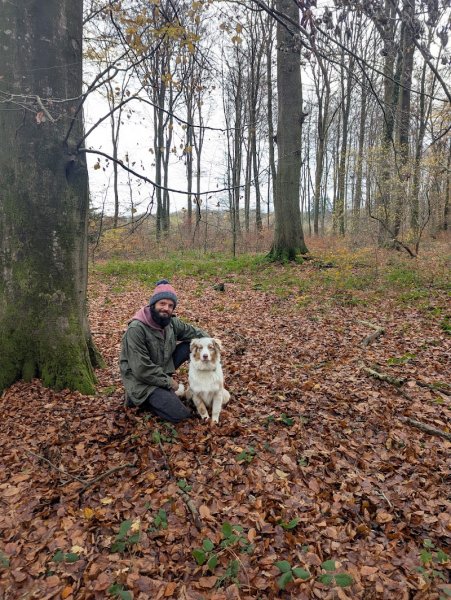 Dog sitting By ė Marcel - photo 1